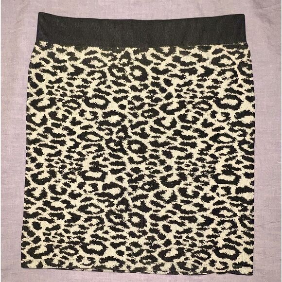 3 FOR $15 🙌🏼 S/M feathers cheetah animal print mini skirt tan brown black - Picture 1 of 2